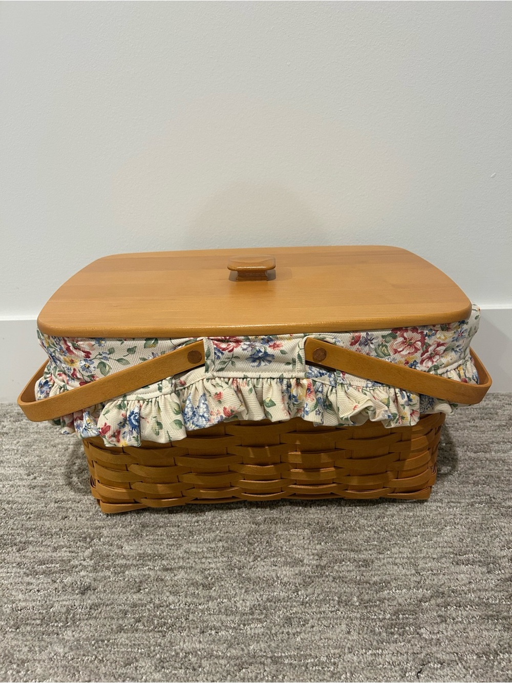 Longaberger Picnic Basket w/ Wooden Lid, Floral Liner, Double Handles 2002